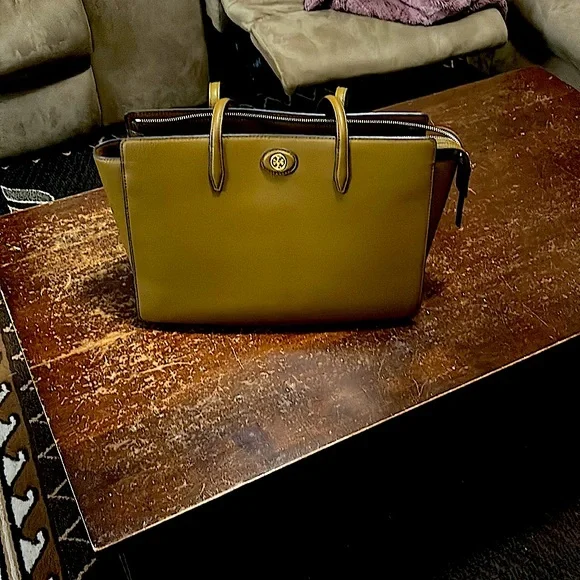 Tory Burch Robinson Pebbled Tote - Picture 5 of 16